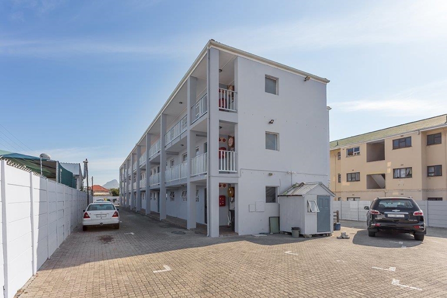 2 Bedroom Property for Sale in Maitland Western Cape